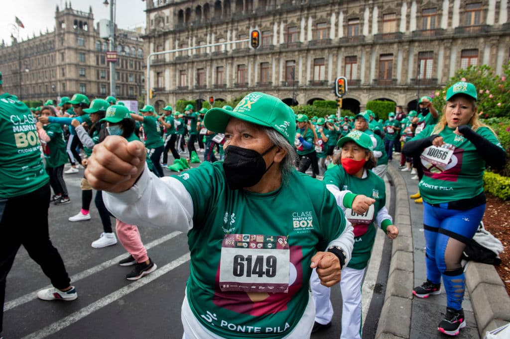 Algunos de los asistentes se mostraron emocionados por la cantidad de gente reunida en el evento. "Estoy sorprendida porque pensé que no se iba a concentrar mucha gente", dijo a la AFP Araceli Salazar, de 52 años. "Estoy gratamente sorprendida".
<br>