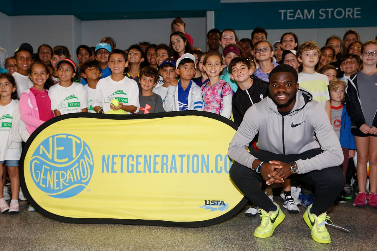 La rumana Simona Halep (2 de la clasificación WTA), la británica Johanna Konta, el australiano John Millman y el estadounidense Frances Tiafoe (foto) compartieron con los niños en el Kids Day, previo al comienzo del Miami Open, segundo Masters 1.000 del calendario de tenis.