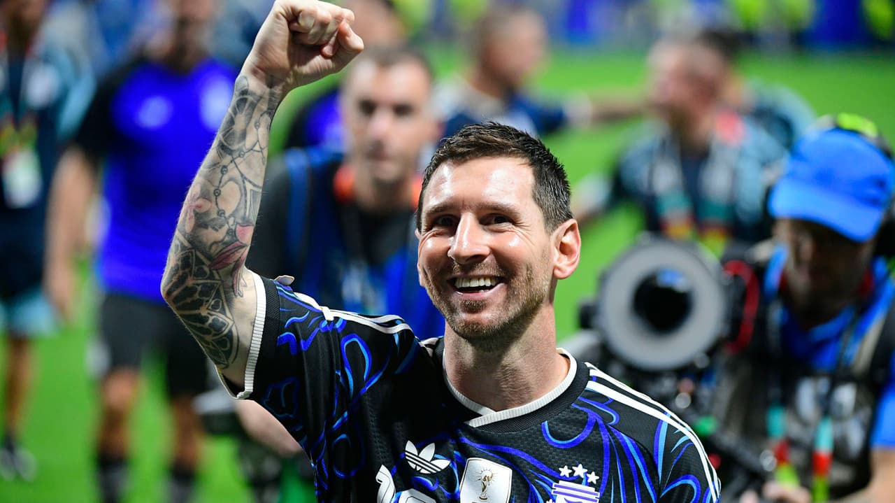Leo Messi y su gesto de crack con los jugadores de Inglaterra al final del partido