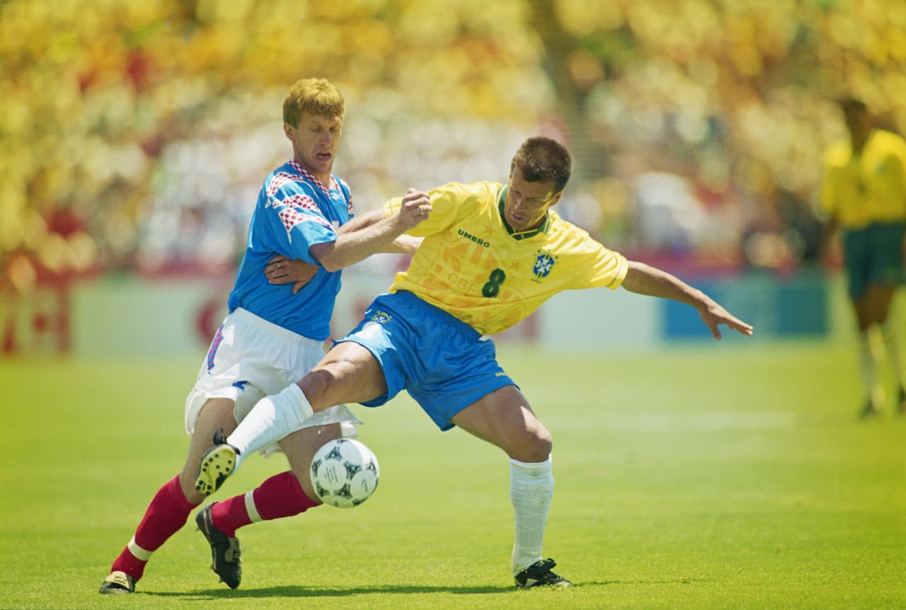 Rusia calificó a su primer torneo oficial en el Mundial de Estados Unidos 1994. Tuvo la mala suerte de estar en el mismo grupo que el campeón: Brasil. Encima, ya no tenían jugadores ucranianos, que eran de gran calidad.
