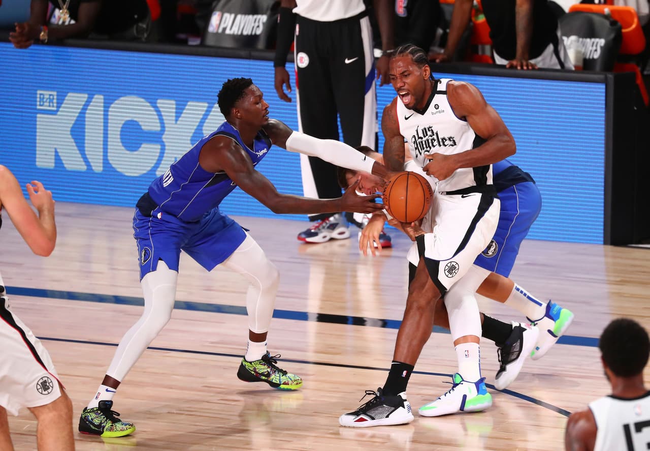 Los Clippers barren 111-154 a los Dallas Mavericks y toman ventaja 3-2 en los Playoffs.