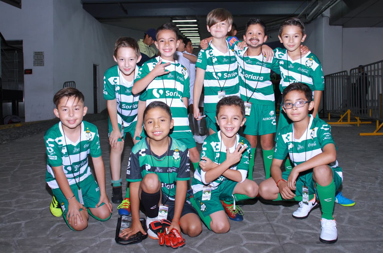 La alegría y el colorido fueron los invitados en la fiesta de los fanáticos de América y Santos por la Jornada 16 del Clausura 2019 en el estadio Azteca.