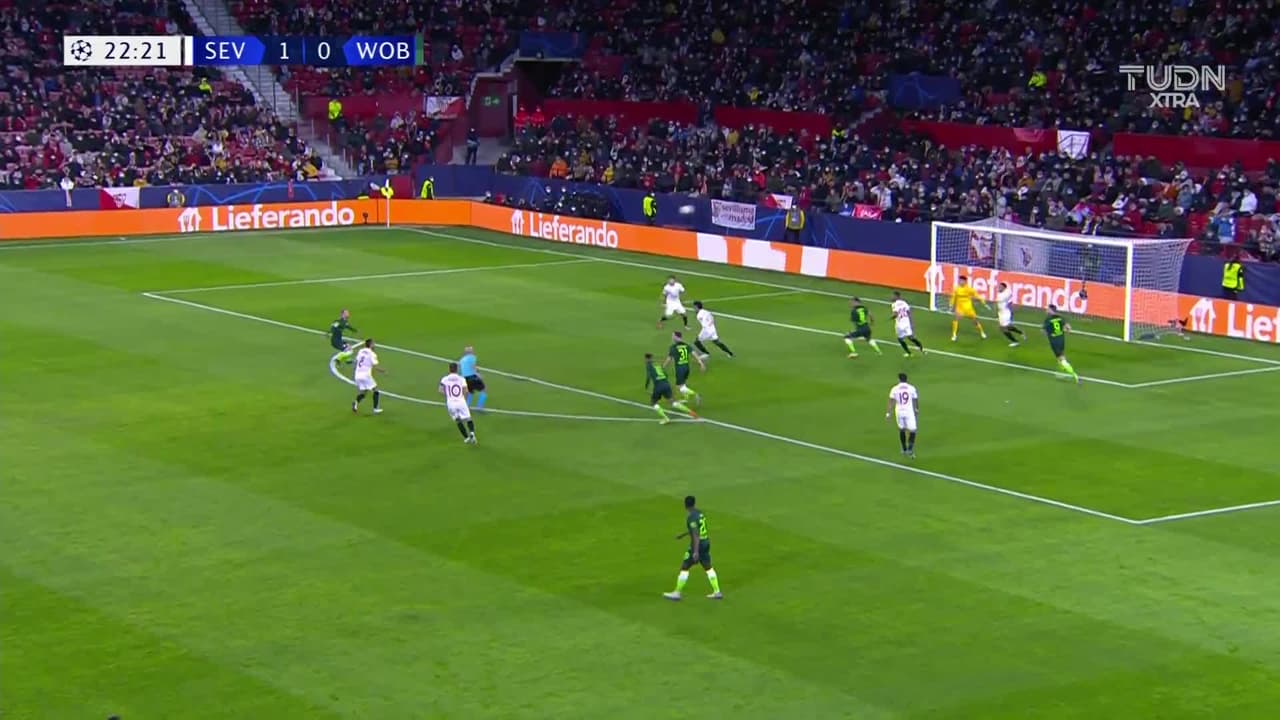 ¡TIRO ATAJADO! disparo por Lukas Nmecha.