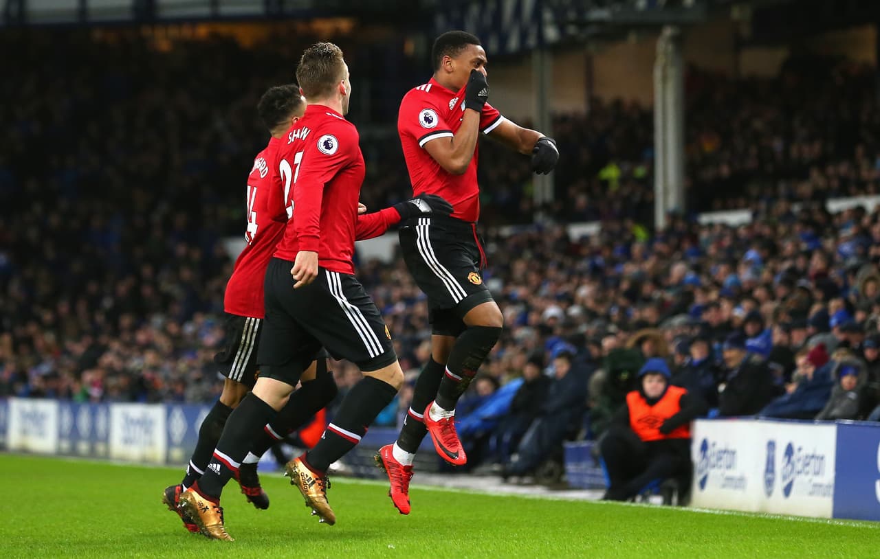 Anthony Martial celebra su gol ante el Everton.
