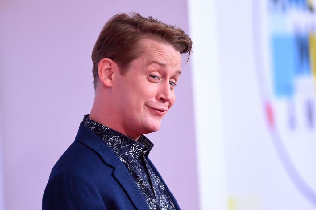 El director Ryan Murphy compartió una imagen detrás de escena de la próxima temporada, con Macaulay Culkin.