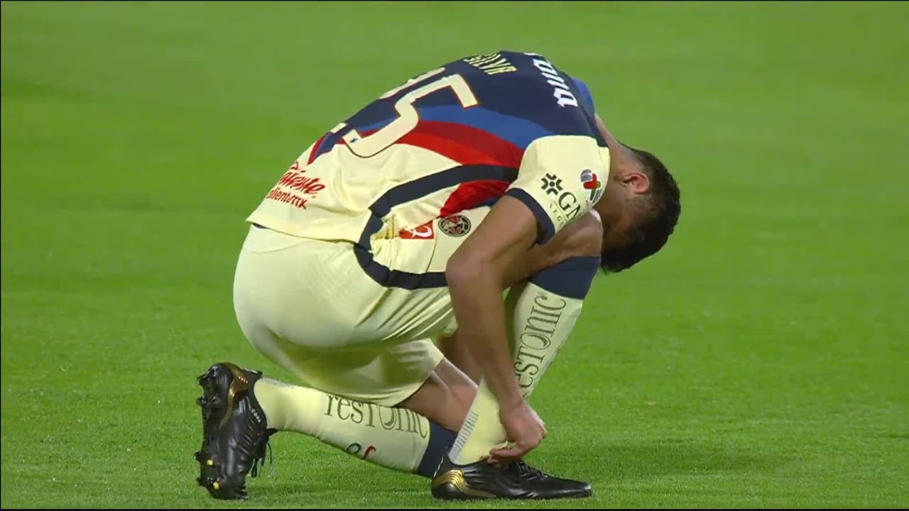 Arranca el partido y la pelota está en juego.