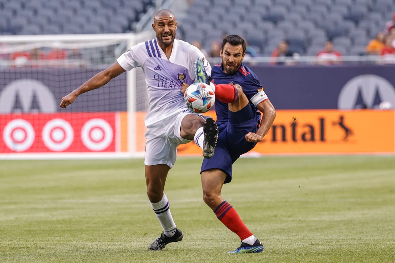 En el Soldier Field, Chicago Fire FC sumó otro resultado positivo al ganar por 3-1 a un Orlando City SC al que le faltaron varias figuras.
<br>