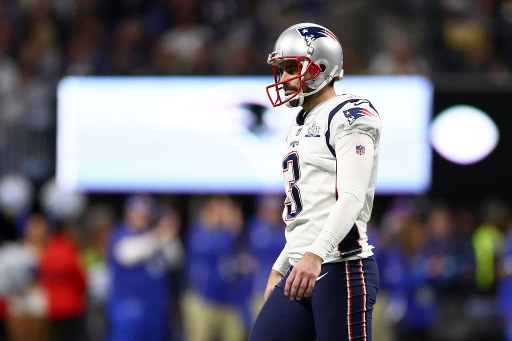 Sin embargo, y pese a que el partido se desarrollaba en un estadio techado, Stephen Gostkowski, uno de los pateadores más seguros de la NFL, lo falló; el balón se abría a la izquierda.