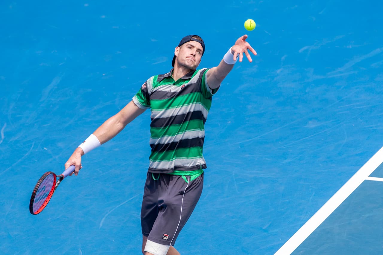 John Isner derrotó al francés Adrian Mannarino en el Abierto Mexicano de Tenis.