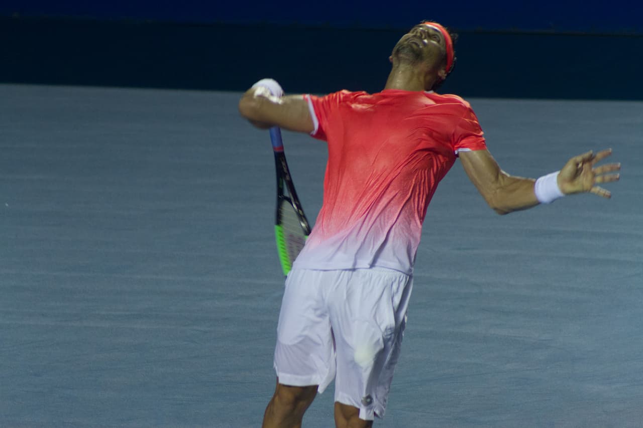 Y tras un duro primer set, que duró 61 minutos exactamente, Ferrer se las arregló para salir adelante, envuelto en una atronadora ovación.