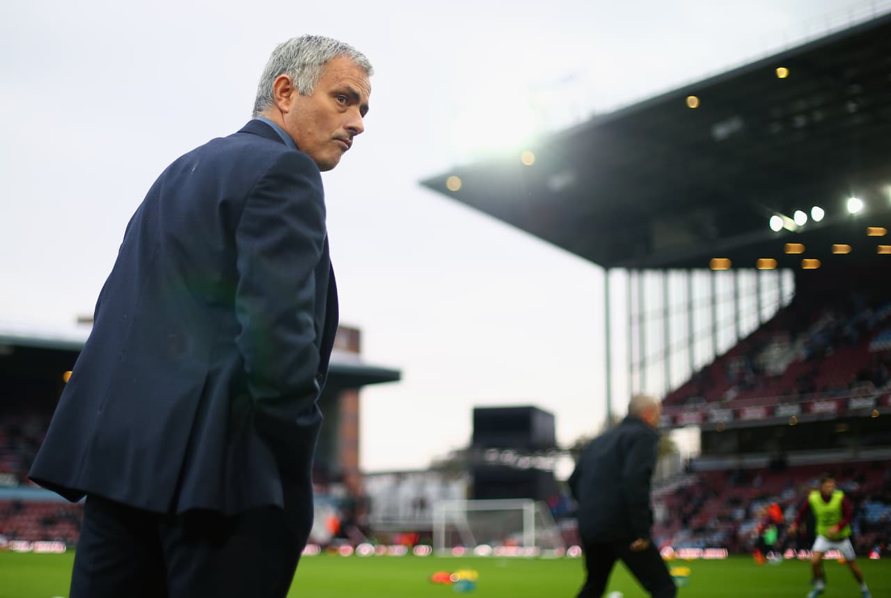 Con esta última acción Mourinho se quedó sin paciencia y en el medio tiempo se fue expulsado por increpar al árbitro por esas situaciones controversiales.