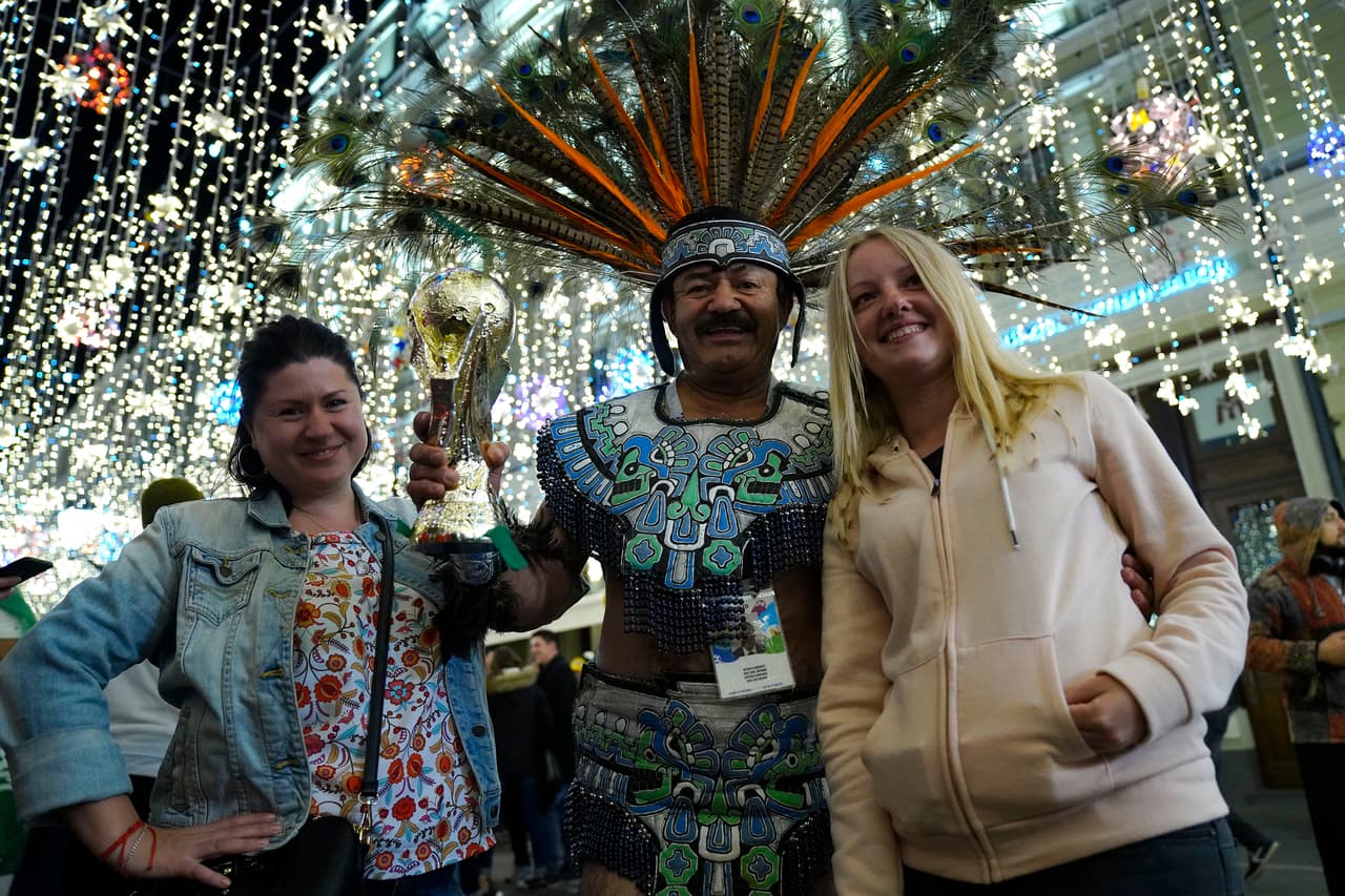 Seguidores de todo el mundo buscaron guardar como postal una imagen junto a una de las anfitrionas rusas.