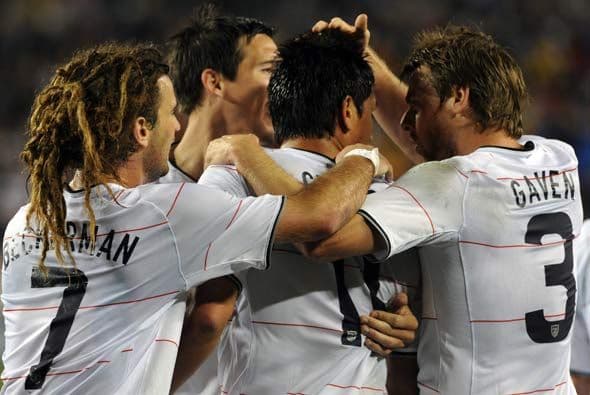 La escuadra de las barras y las estrellas anotó en los zapatos de Sacha Kljestan a un minuto del final.