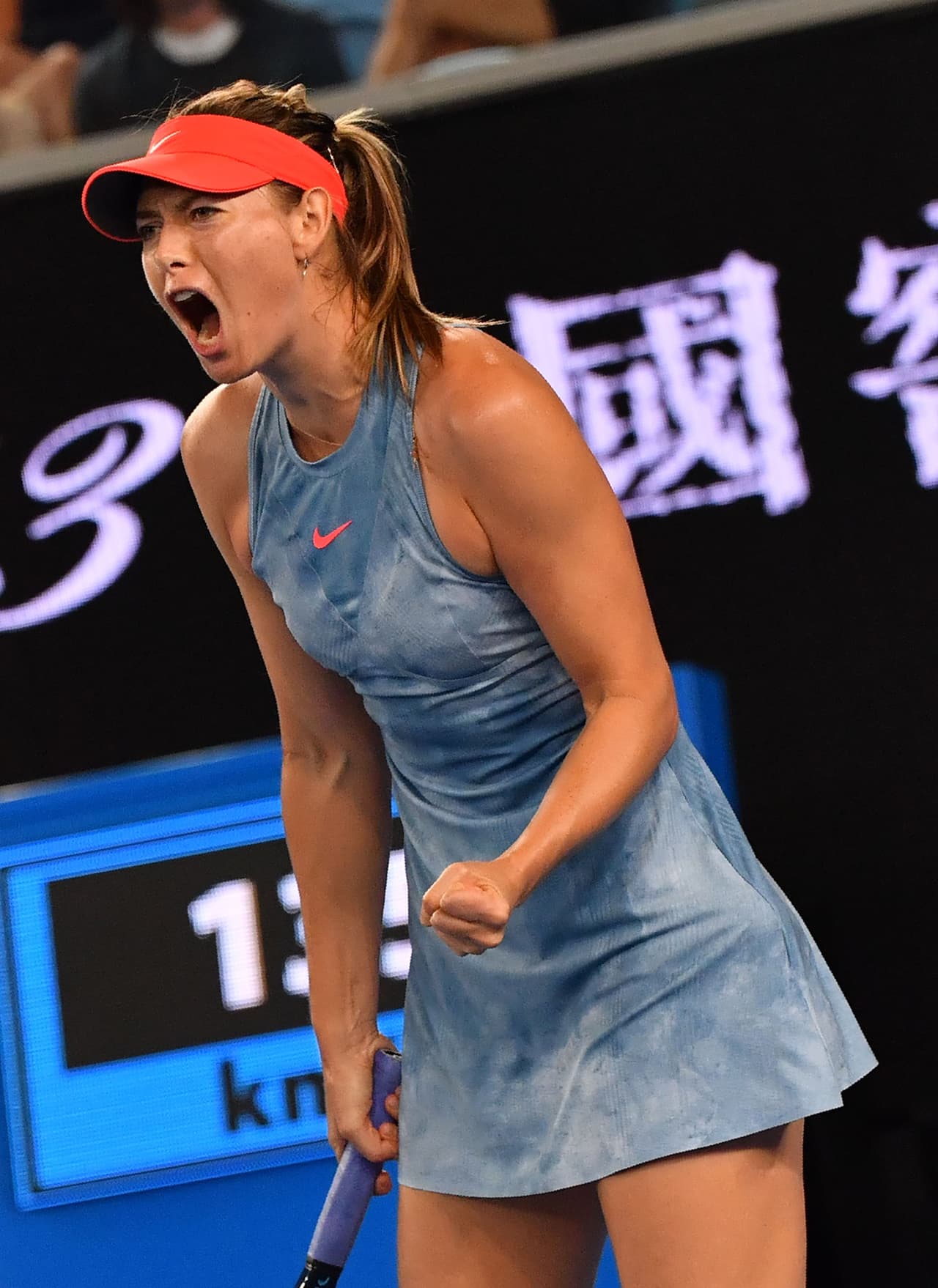 La rusa María Sharapova pasó a tercera ronda del Abierto de Australia y chocará contra la danesa Caroline Wozniacke, otra exnúmero uno. Así, tras 14 años de carrera sigue vigente su talento y belleza.