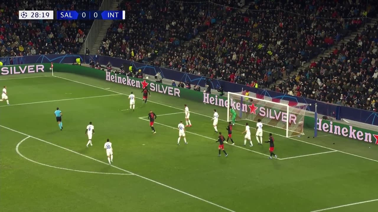 ¡TIRO ATAJADO! disparo por Oscar Gloukh.