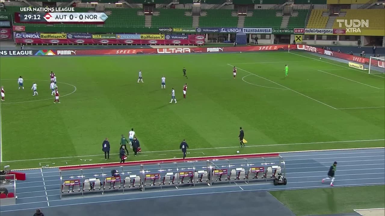 ¡TIRO ATAJADO! disparo por Marko Arnautovic.