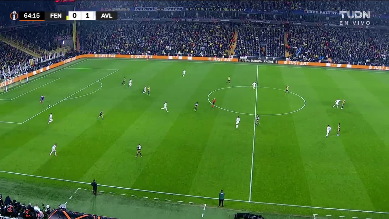 ¡AUTOGOL! de Ismail Yüksek para Aston Villa.