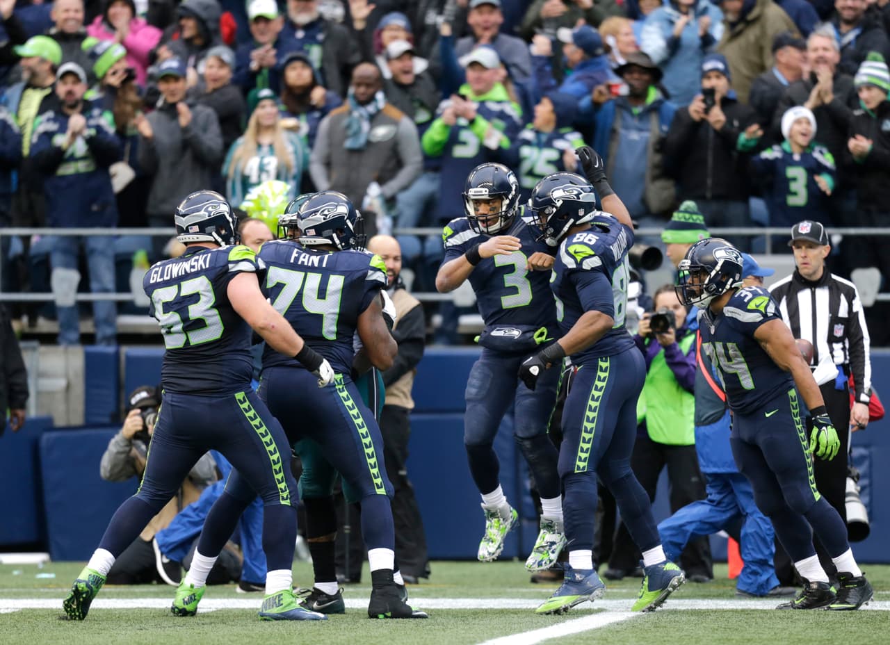 Sin embargo, el equipo sigue teniendo a Pete Carroll al frente de un grupo experimentado y con talento suficiente para
<a href="http://www.nfl.com/gamecenter/2016111312/2016/REG10/seahawks@patriots">vencer a los imponentes Patriotas de Nueva Inglaterra</a> hace unas semanas. Seattle es un otra vez un equipo para no fiarse.