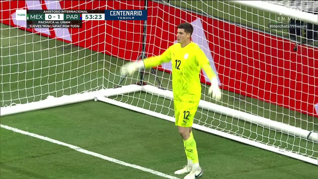 ¡GOL!  anota para México. Raúl Jiménez