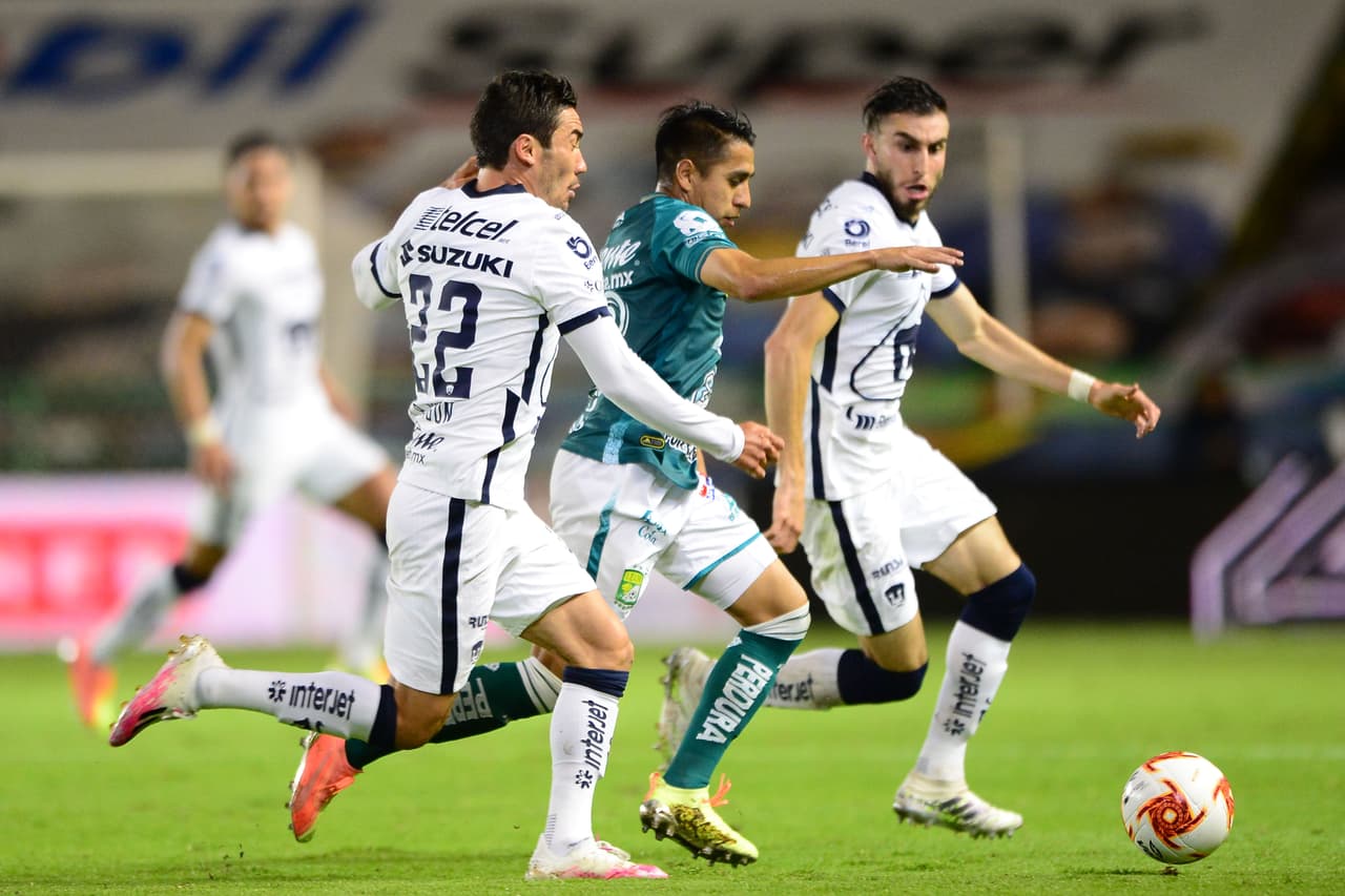 Los ataques del León son más peligrosos y Alfredo Talavera comienza a salvar a los Pumas.