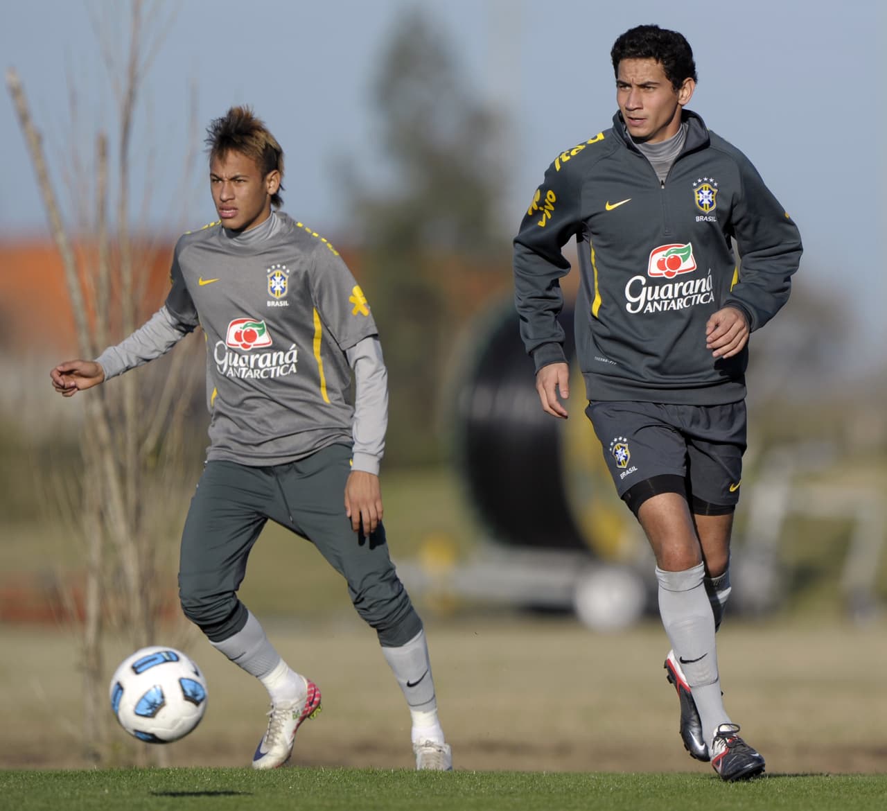 Como los seleccionadores brasileros prefieren jugar sin enganche, solo Neymar se hizo ídolo de la Canarinha.