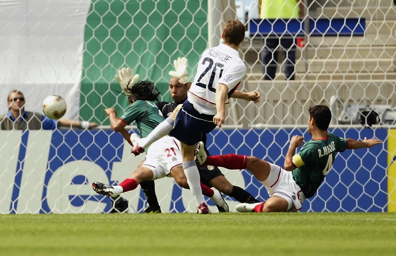 Brian McBride fue uno de los verdugos del Tri haciendo el 1-0.