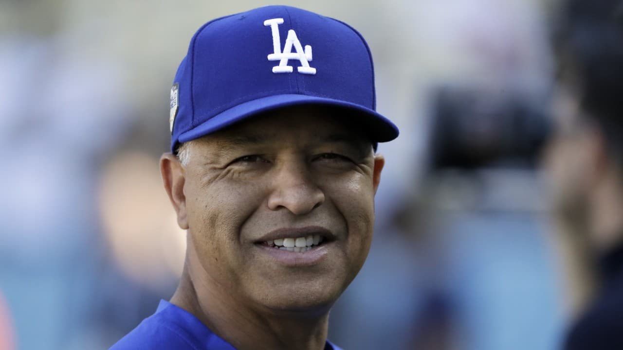 Dave Roberts acuerda seguir cuatro años más con los Dodgers