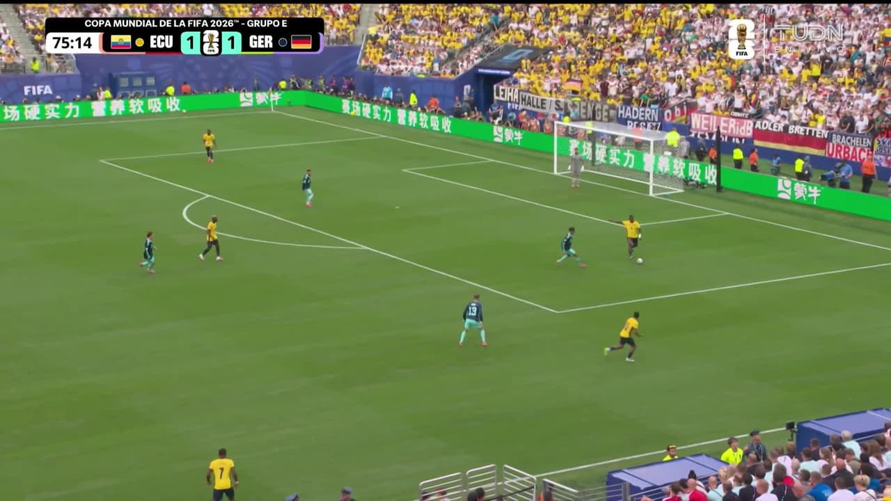 ¡TIRO ATAJADO! disparo por Leroy Sané.