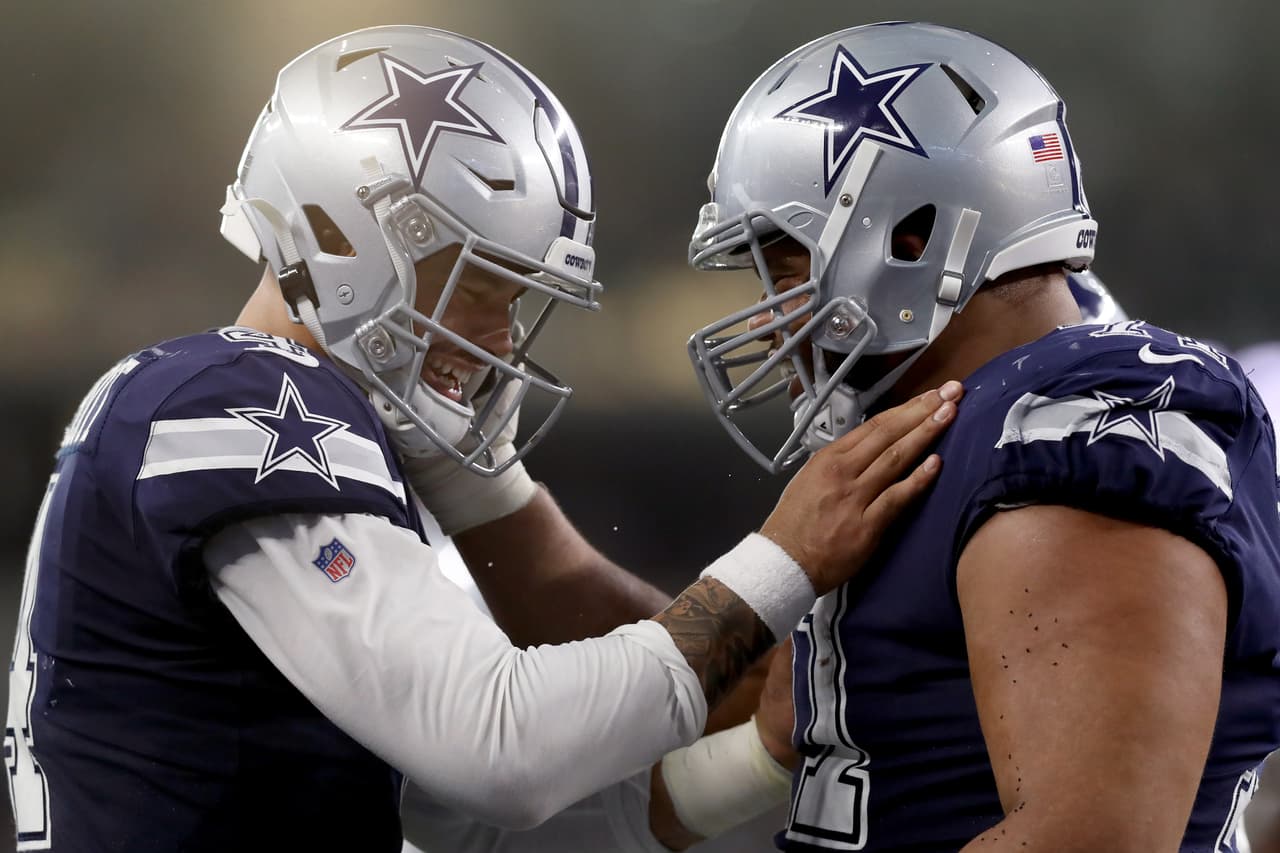 Dak Prescott lanza dos touchdowns y Elliott consigue dos más por tierra en el triunfo de los Dallas Cowboys.