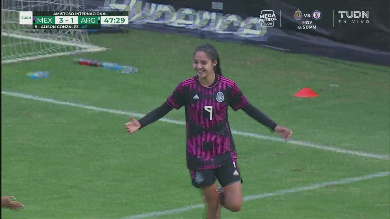¡Gran cabezazo! Alison González anota el 3-1 del Tri Femenil