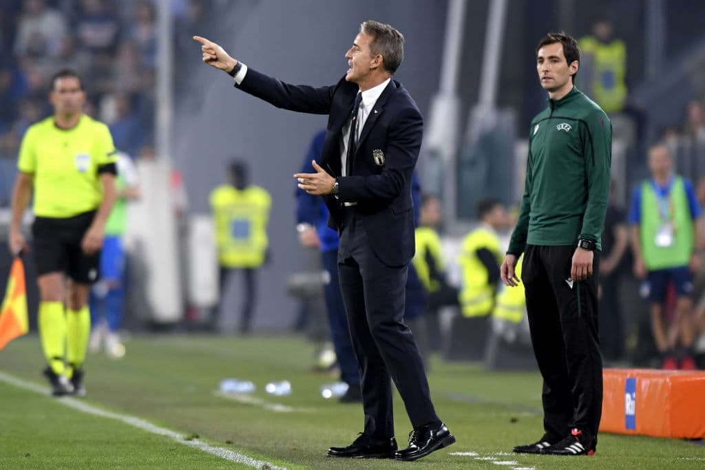 Esto derivó en una evidente desesperación deRoberto Mancini, técnico de Italia, pues hasta el momento Bosnia-Herzegovina había hecho un partido inteligente.