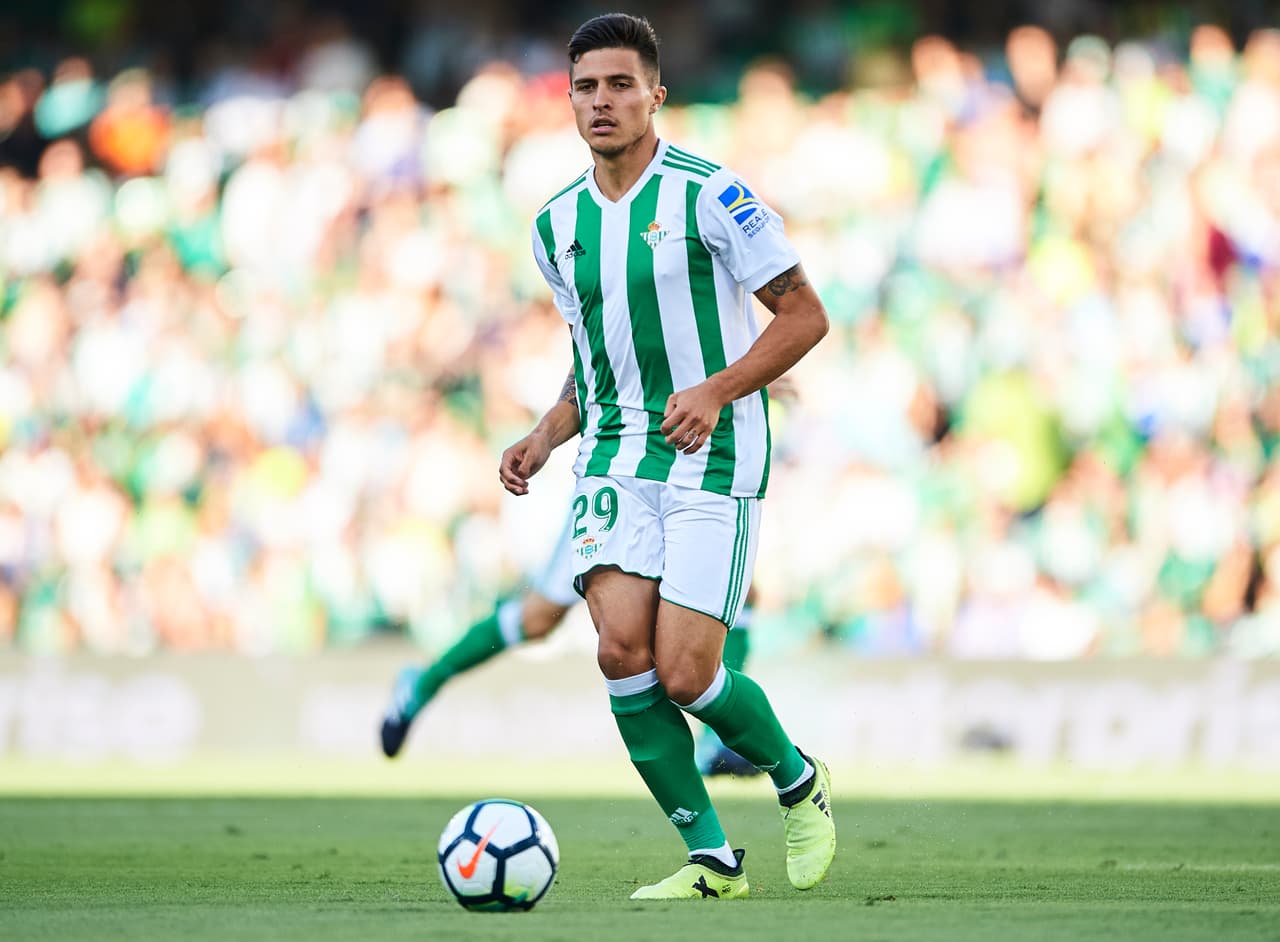 La mala noticia para el Betis llegó al minuto 51, cuando Narváez tuvo que salir sustituido por lo que parece ser una lesión muscular. En su lugar entró Víctor Camarasa.