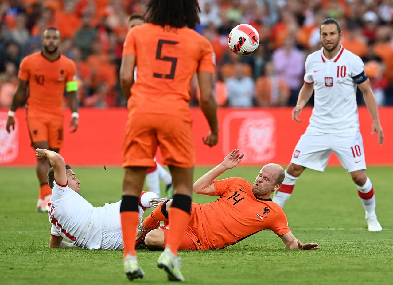 Polonia se puso en ventaja de dos goles gracias a los tantos de Cash y Zieliński, pero los Países Bajos reaccionaron con las anotaciones de Klaassen y Dumfries.