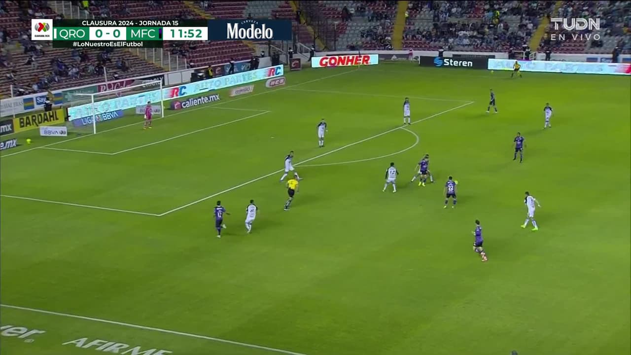 ¡Expulsión! El árbitro saca la roja directa a Emanuel Gularte.