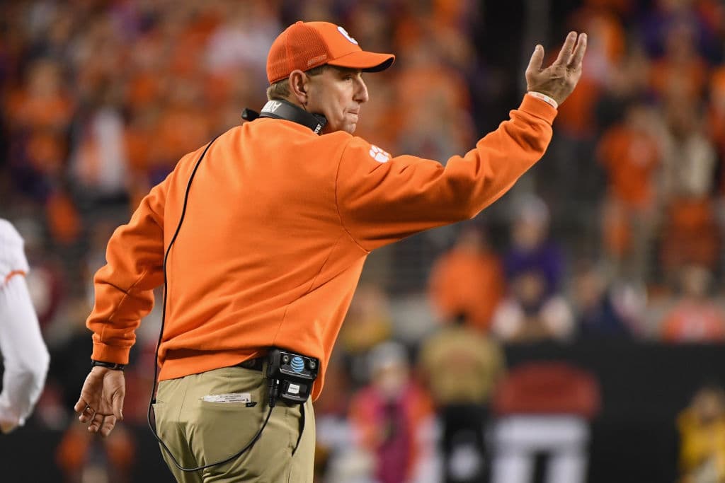 En tanto que Dabo Swinney, head coach de los Clemson Tigers, cosecha su segundo campeonato nacional en apenas tres temporadas.