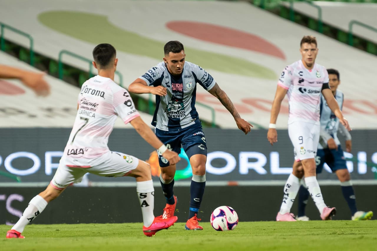 Pachuca responde con una increíble intensidad al momento de presionar y comienzan a generar peligro.