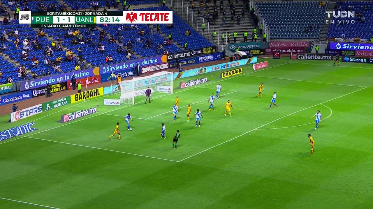 ¡Tarjeta Roja! Luis Rodríguez recibe la segunda amarilla y se va del juego.