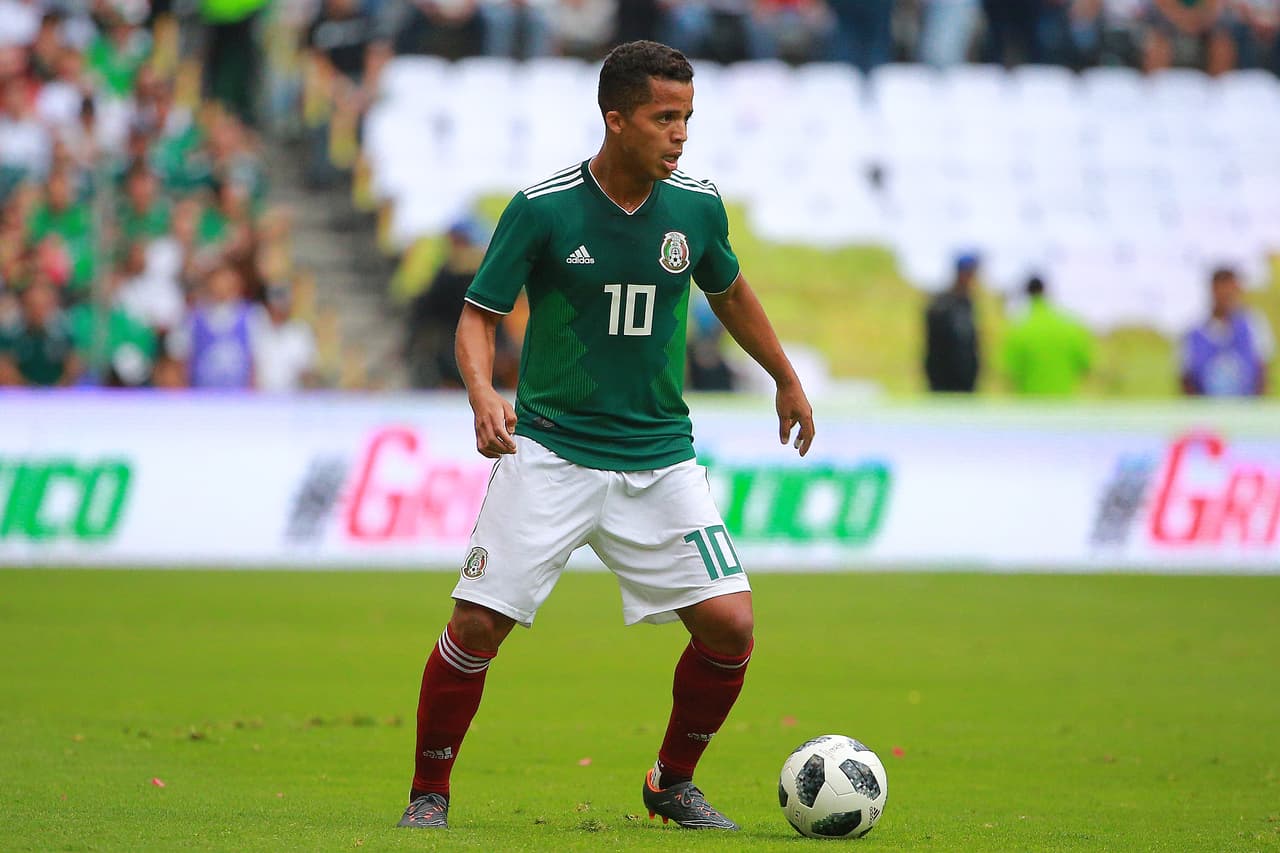Giovani Dos Santos puede ocupar varias zonas del ataque.