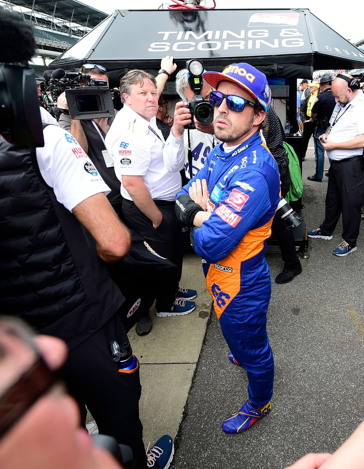 Fallas eléctricas, un accidente, retrasos en las reparaciones, un pinchazo y quedarse sin participar marcaron la lamentable participación del asturiano que tendrá que esperar un año más, ya que el equipo no comprará un puesto para él.