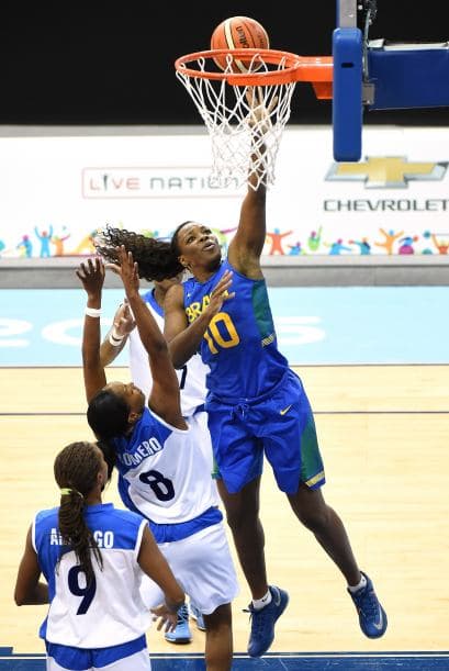 Taina Paixao sumó 16 puntos por la selección brasileña, que no pudo repetir el tercer puesto conseguido hace cuatro años en Guadalajara. A 16 segundos del final, Tassia Carcavalli realizó un enceste por la "verde-amarela", para colocar el marcador en 65-62.