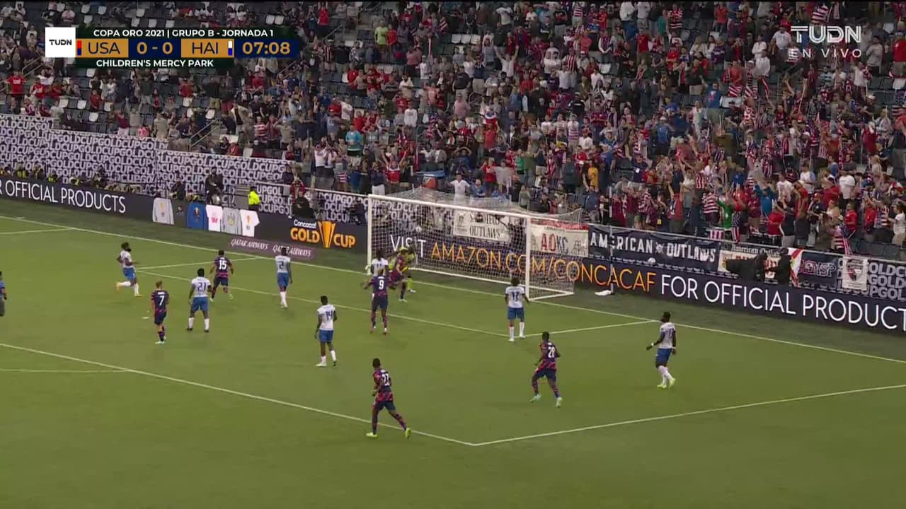 ¡GOL!  anota para Estados Unidos. Samuel Vines