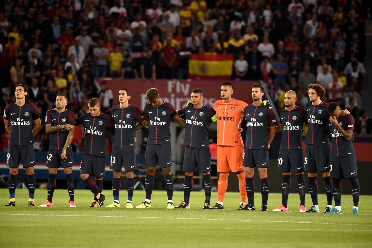 Luego, el momento fue para el minuto de silencio por las víctimas de los atentados en Cataluña en los pasados días.