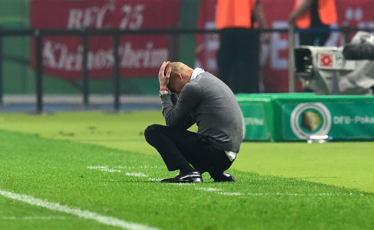 Como si se tratara de "performance artístico" Guardiola expresaba sus emociones en cada movimientos.