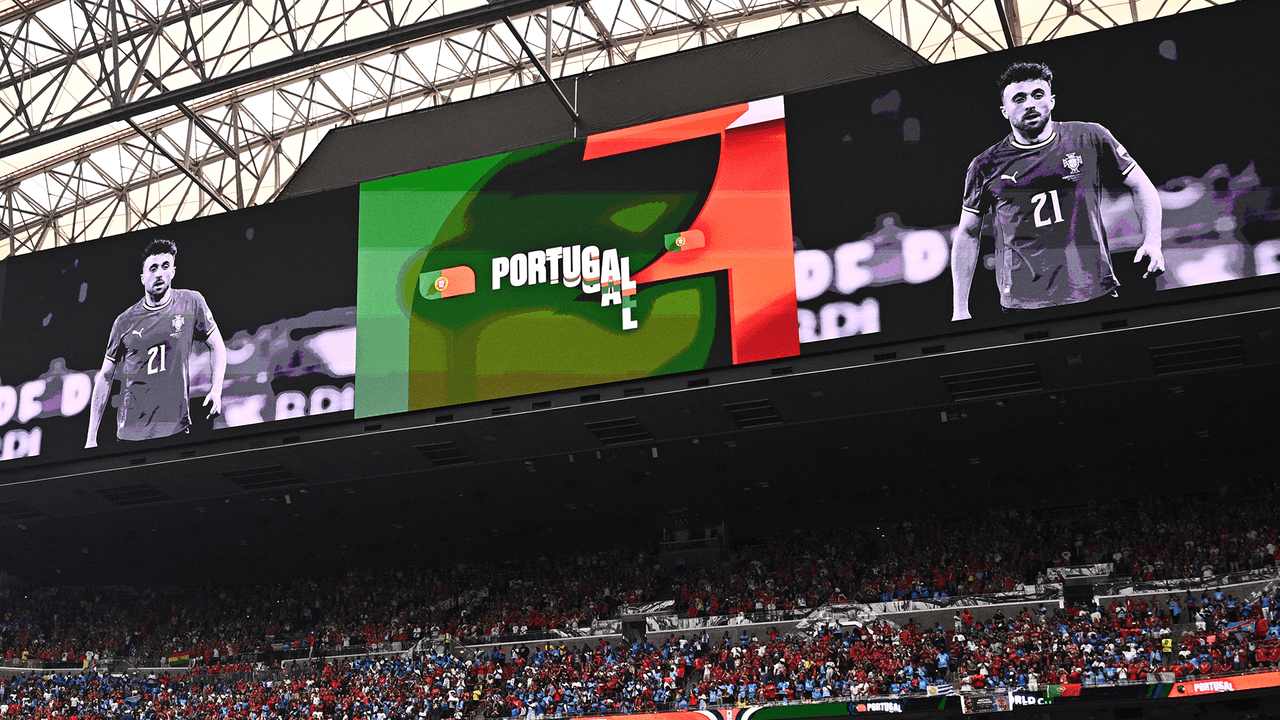 Padres de Diogo Jota presentes en su homenaje en el Portugal vs. RD. Congo