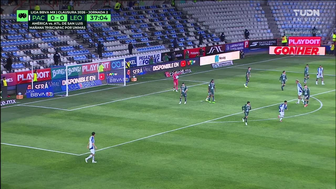 ¡TIRO ATAJADO! disparo por Kenedy.