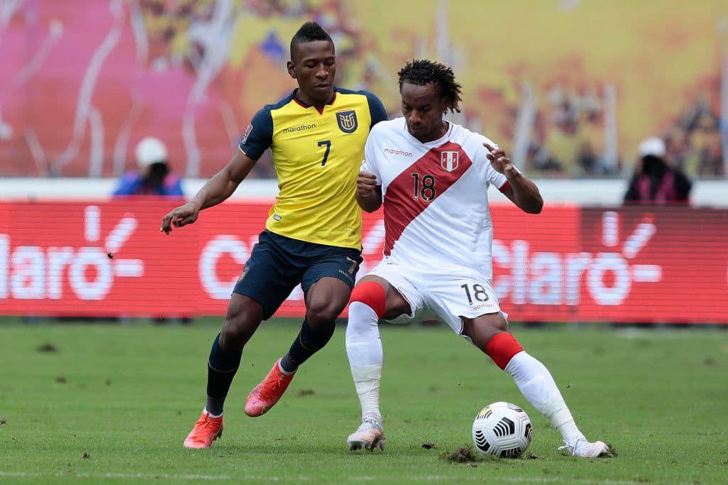 Luis Advíncula y Christian Cueva fueron los encargados de darle tres valiosos putos a Perú en su visita a Ecuador.