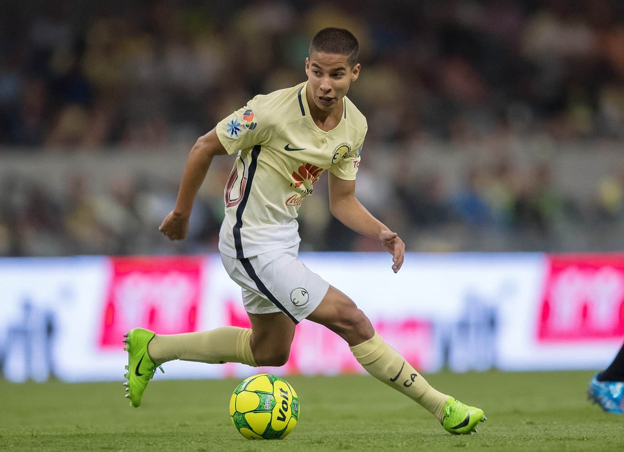 Diego Lainez: nominado a novato del año (17 años).