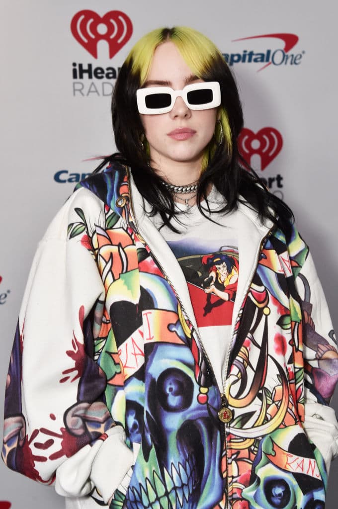 Miles de fans de la joven de 19 años compartieron en redes imágenes publicitarias con el título del nuevo disco y su fecha de estreno.
<br>