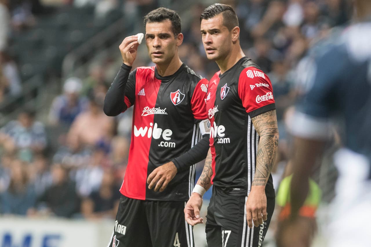 Por parte de Atlas, a la goleada y eliminación del torneo se le añadió la lesión de su capitán Rafael Márquez que salió de cambio quejándose de una de sus piernas.
