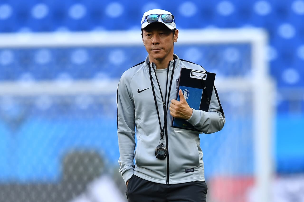Frente a los suecos, el técnico Shin Tae yong desplegó un sistema táctico con cuatro defensas, tres centrocampistas de primera línea, dos más adelantados y un solo delantero.
